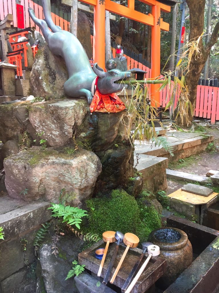 稲荷山 眼力社 狐