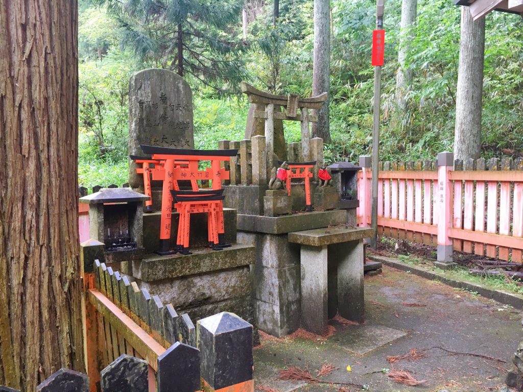 稲荷山 大杉社