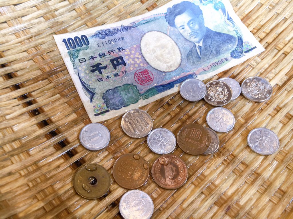 御金神社　お金を洗う