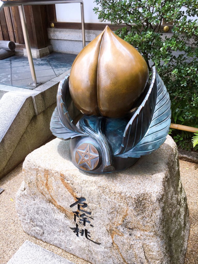 晴明神社　厄除桃