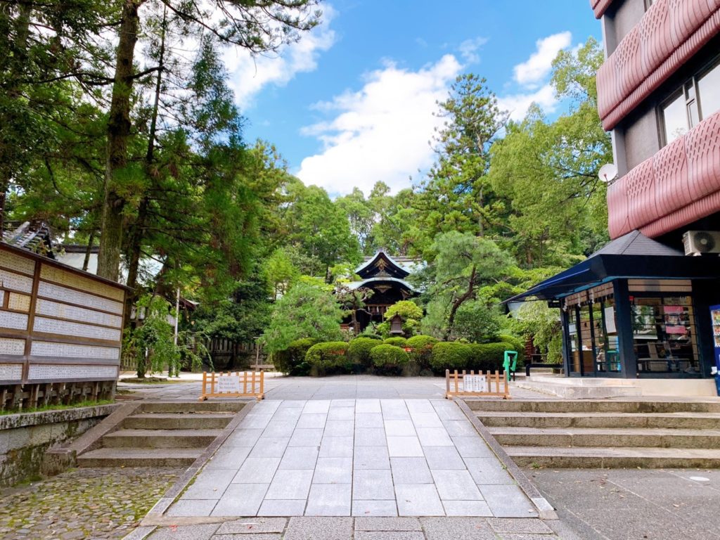 岡崎神社 境内